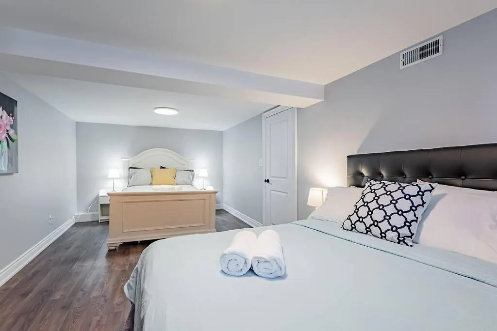 Alpesi faház Cheerful 3 Bedrooms Free Parking Toronto