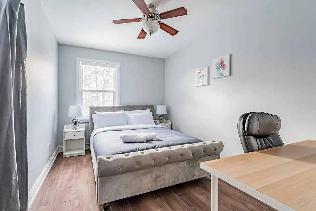 Alpesi faház Cheerful 3 Bedrooms Free Parking Toronto