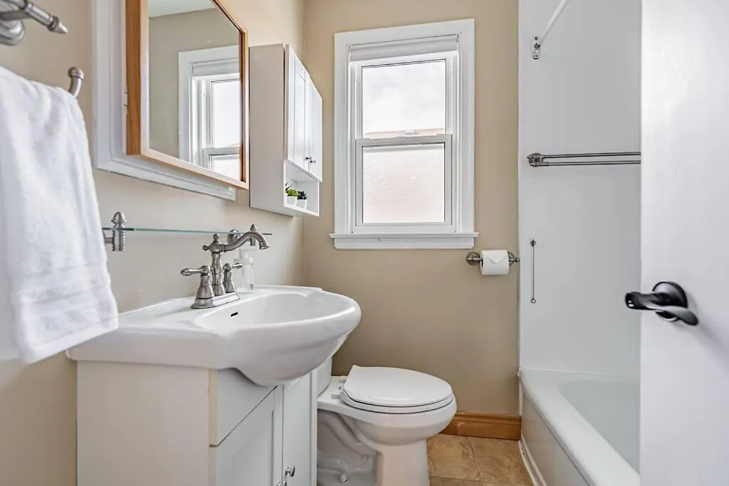 Cheerful 3 Bedrooms Free Parking Toronto Alpesi faház
