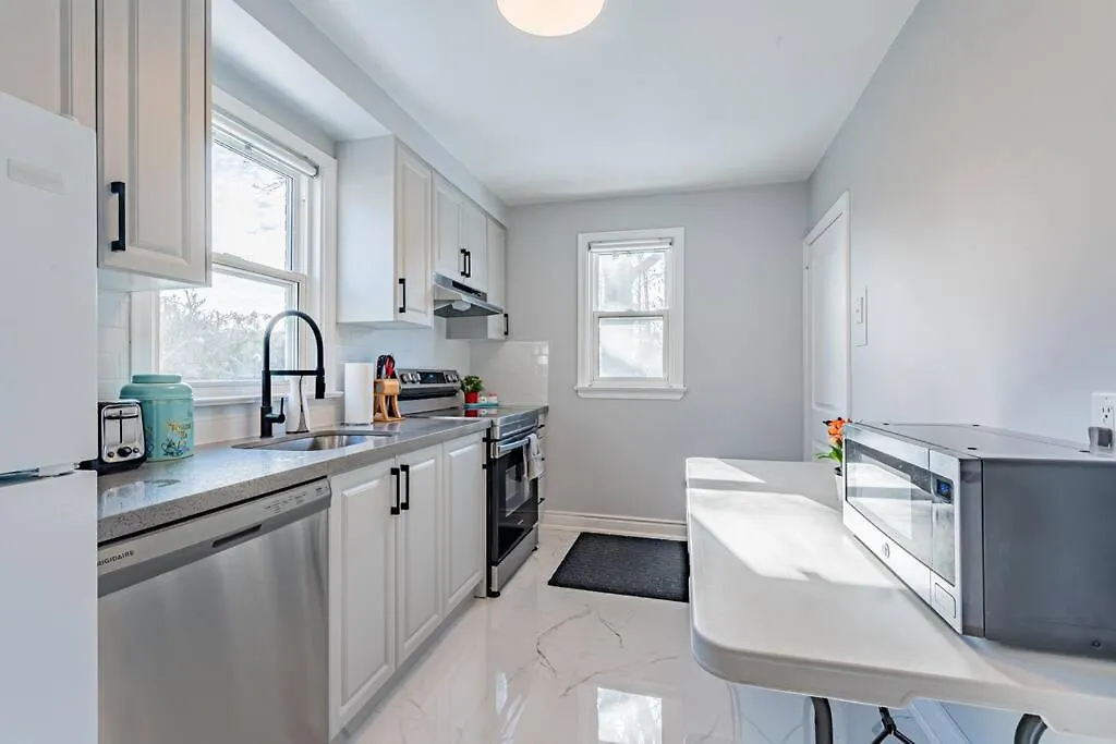 Alpesi faház Cheerful 3 Bedrooms Free Parking Toronto